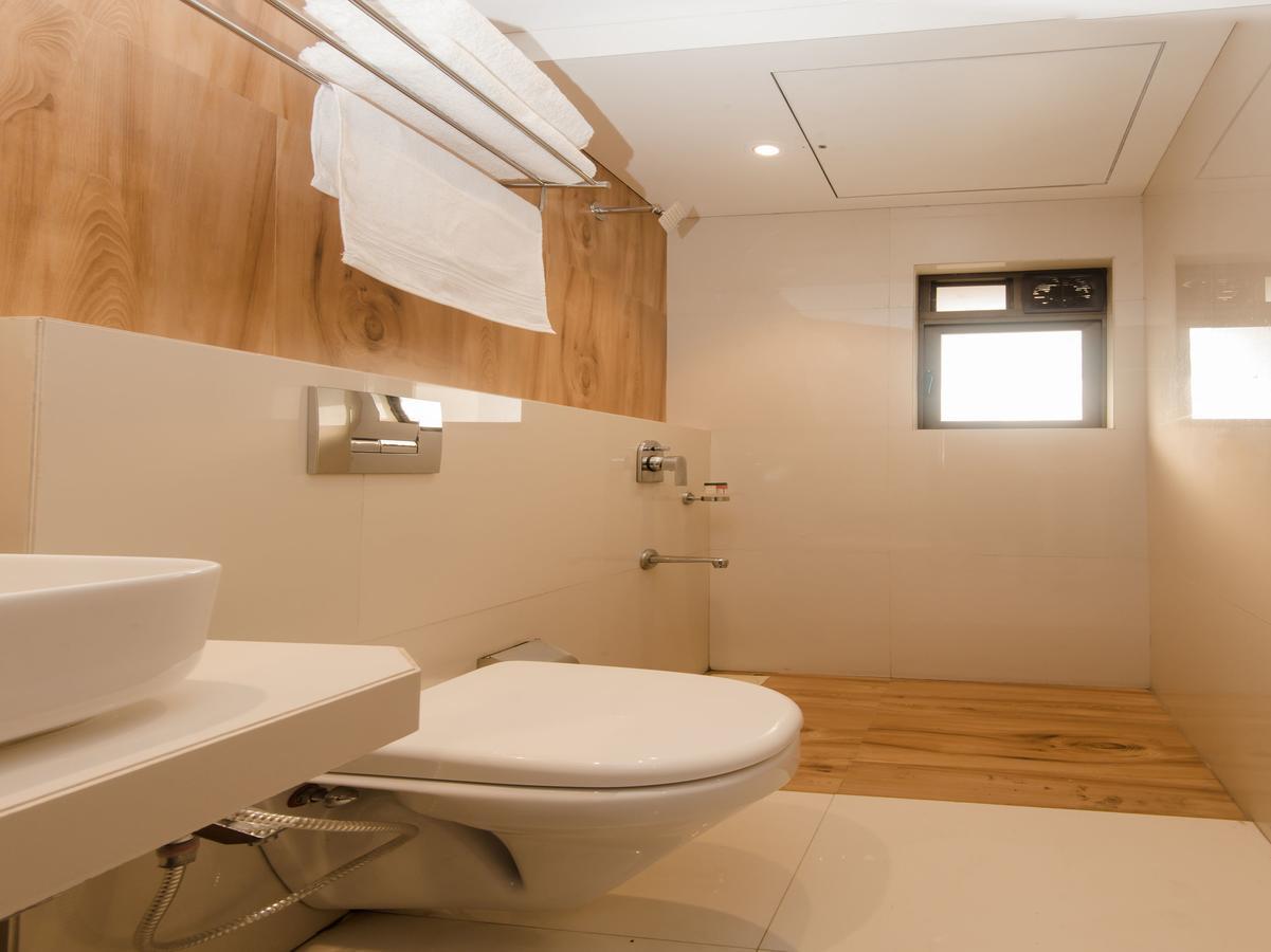 Oyo 13089 Hotel Gold Crest نافي مومباي المظهر الخارجي الصورة