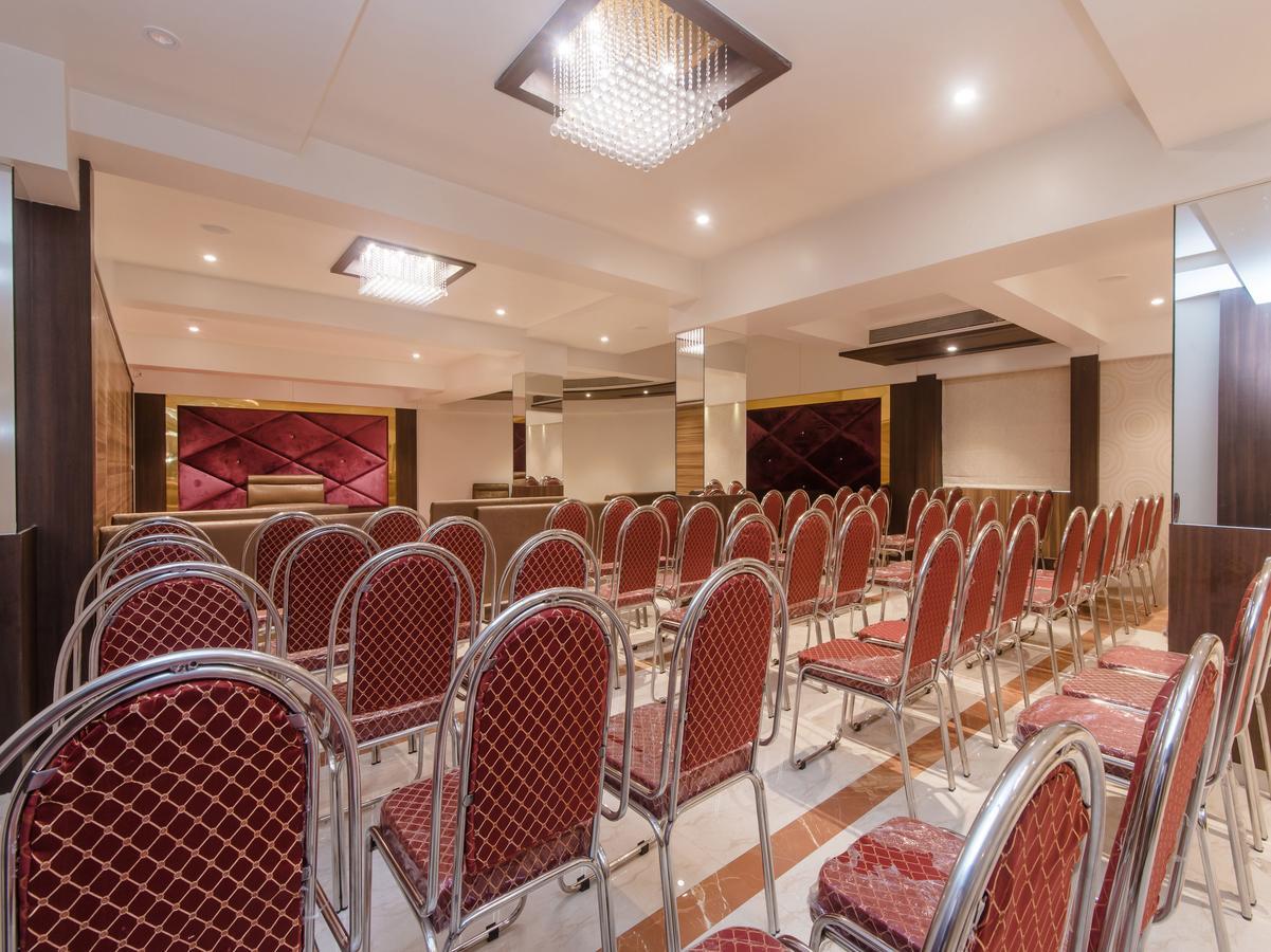 Oyo 13089 Hotel Gold Crest نافي مومباي المظهر الخارجي الصورة