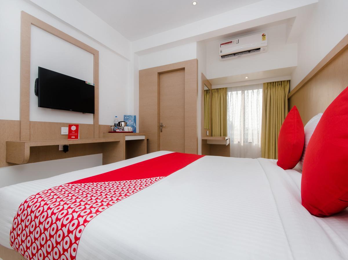 Oyo 13089 Hotel Gold Crest نافي مومباي المظهر الخارجي الصورة