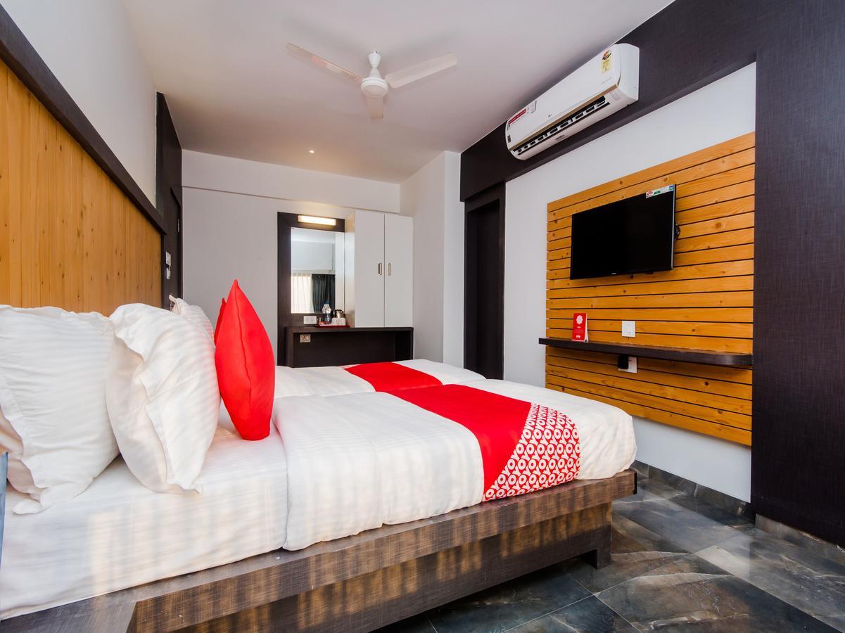 Oyo 13089 Hotel Gold Crest نافي مومباي المظهر الخارجي الصورة