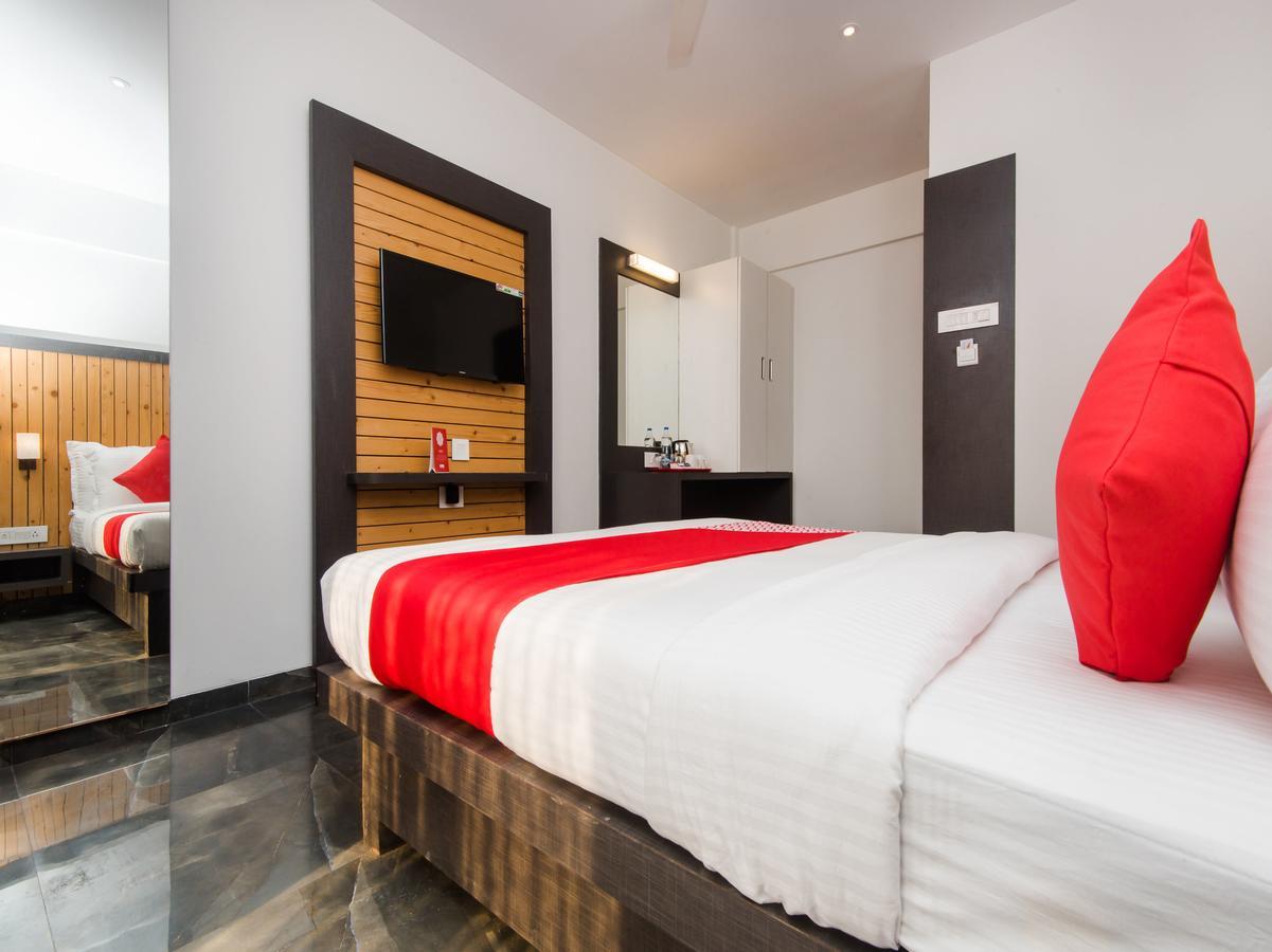 Oyo 13089 Hotel Gold Crest نافي مومباي المظهر الخارجي الصورة