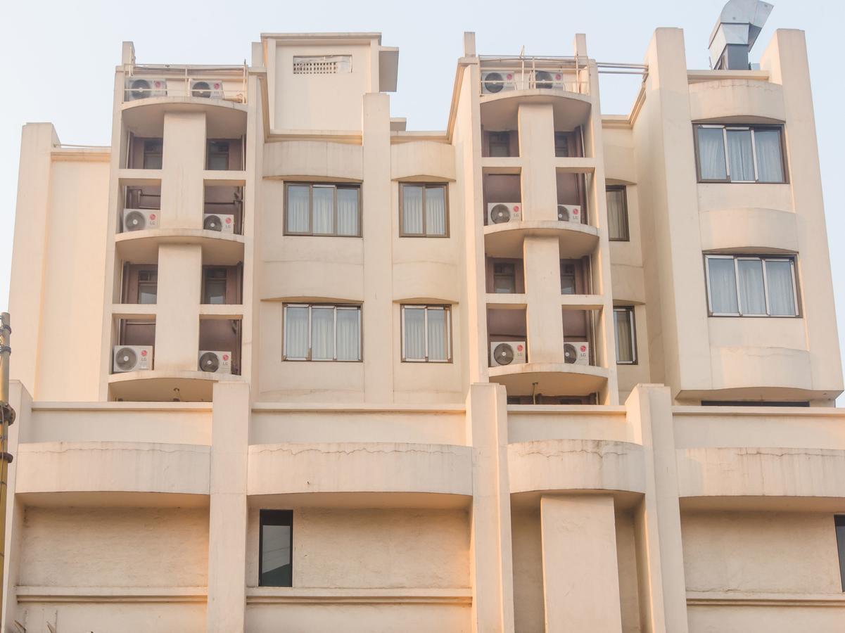 Oyo 13089 Hotel Gold Crest نافي مومباي المظهر الخارجي الصورة