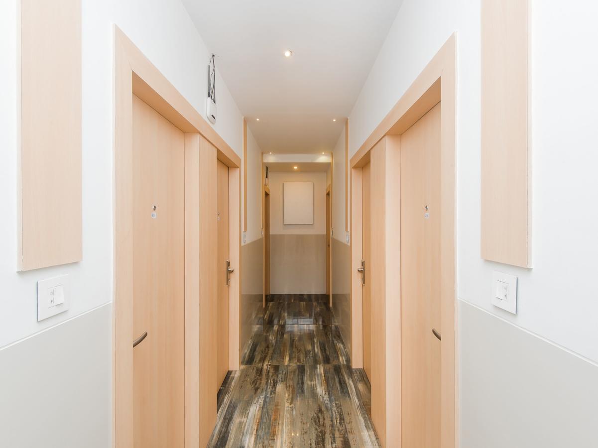 Oyo 13089 Hotel Gold Crest نافي مومباي المظهر الخارجي الصورة