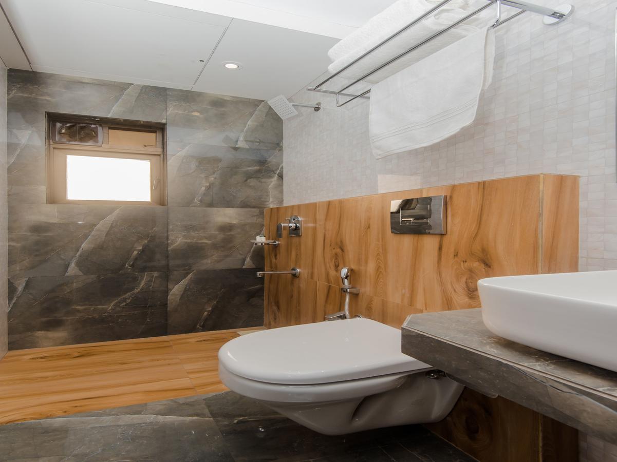 Oyo 13089 Hotel Gold Crest نافي مومباي المظهر الخارجي الصورة